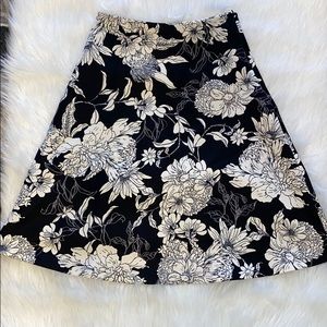 🤍🖤H&M floral skirt NWT🖤🤍